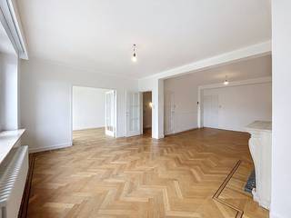 Gelegen op één van de meest prestigieuze pleinen van Gent, bieden wij dit prachtig en lichtrijk appartement aan op de Kouter. Wonen op de Kouter...