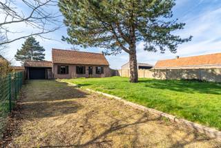 Deze karaktervolle villa op een perceel van maar liefst 886m² gelegen op een unieke locatie in Kaster zoekt een nieuwe eigenaar. De rustige...