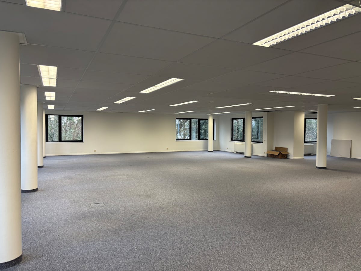 Kantoorgebouw met zichtbaarheid langs de Ring te Roeselare - foto 3