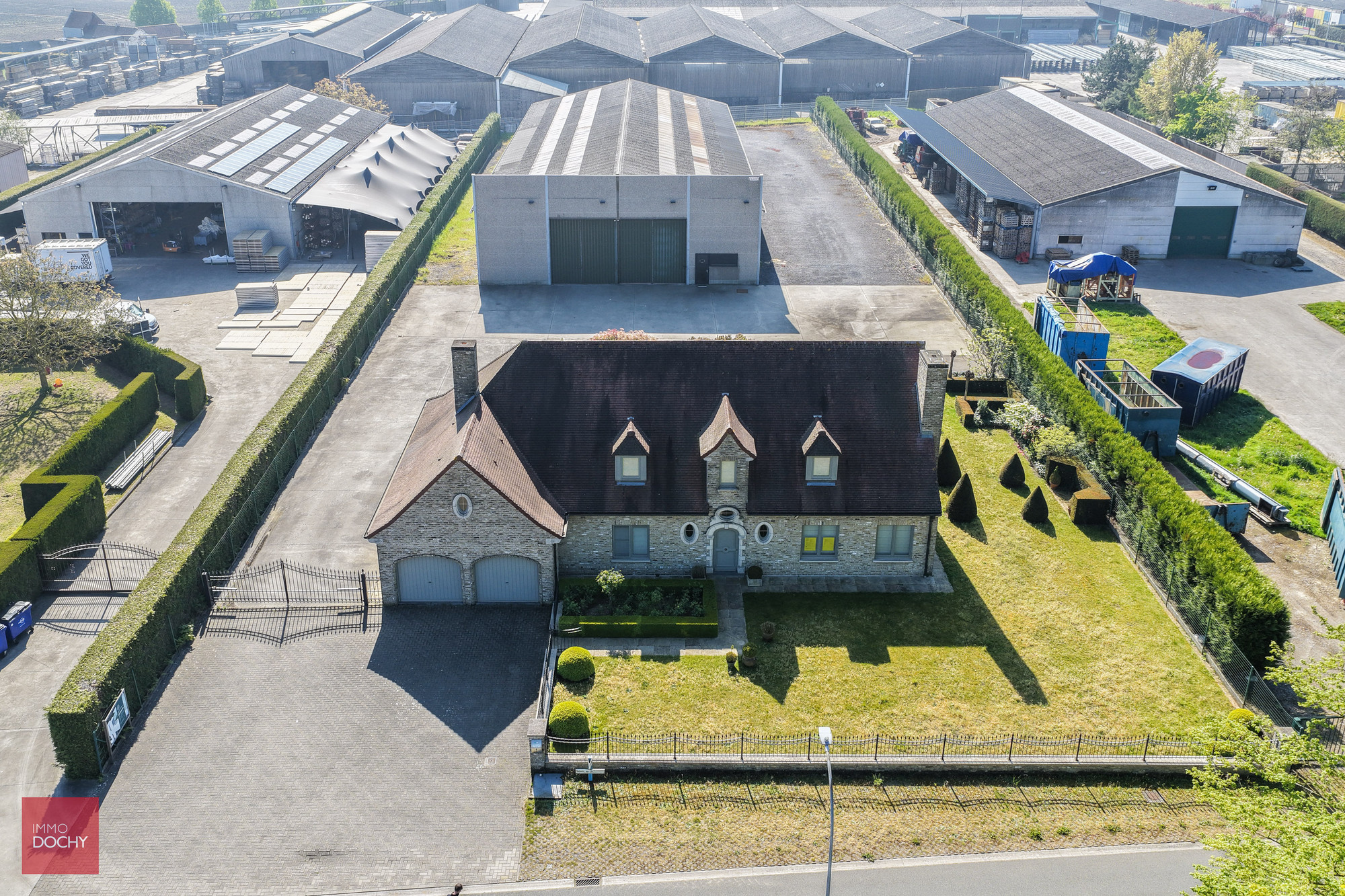 Villa met magazijn te huur – uitstekende ligging - foto 2