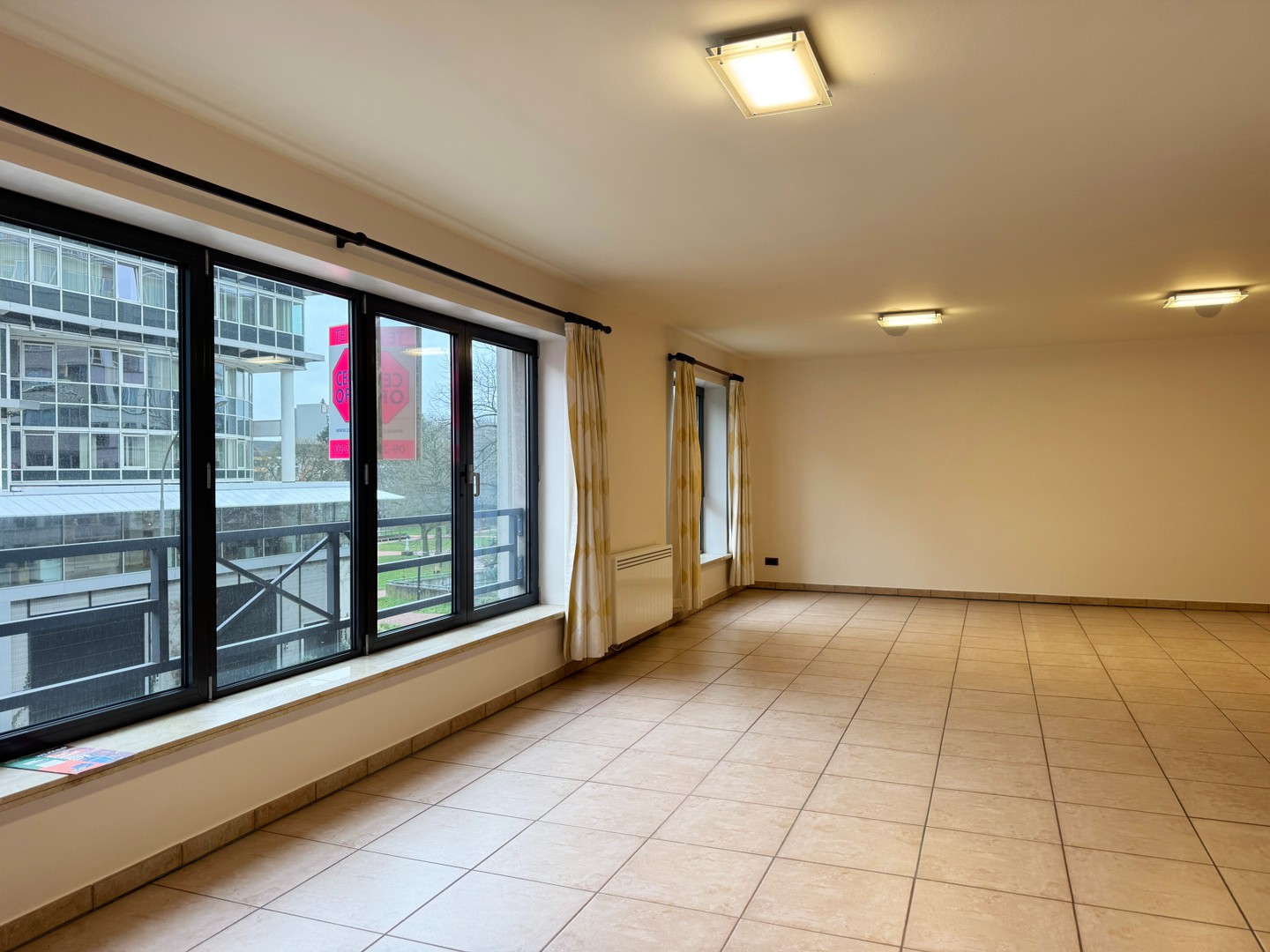 Ruim appartement met 3 slaapkamers en terras nabij het Zuid! - foto 3