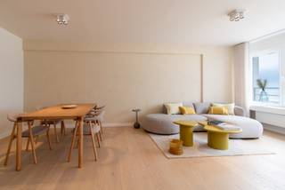 This ready-to-move-in apartment has been renovated with an eye for detail and high-quality materials, combining contemporary comfort with a...