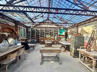 Op zoek naar een unieke, landelijk gelegen eigendom voor uw zaak? Om wonen en werken te combineren? ...? Dan is dit wat u zoekt.Te Gistel vinden we...