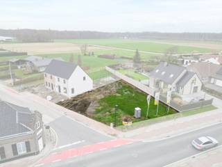 BOUWGROND ZONDER BOUWVERPLICHTING
Bent u op zoek naar een mooie locatie om zelf uw droomwoning te realiseren? Ontdek dit aantrekkelijke stuk bouwgrond van 499 m², gelegen in de Gravestraat 2A in Wingene. Dit perceel biedt de mogelijkheid voor een open bebouwing en is bovendien vrij van bouwverplichting. U bepaalt zelf wanneer en hoe u bouwt!
Daarnaast profiteert u van een uitstekende ligging: winkels, scholen en openbaar vervoer bevinden zich op fietsafstand. Dankzij de vlotte verbinding met de E40 via de oprit in Beernem zijn ook steden en andere voorzieningen gemakkelijk bereikbaar.
Grijp deze unieke kans en maak uw bouwdroom waar in het charmante Wingene!
Interesse? Neem snel contact op voor meer informatie via 0478 78 67 10 of marijke.vanclooster@hyboma.be