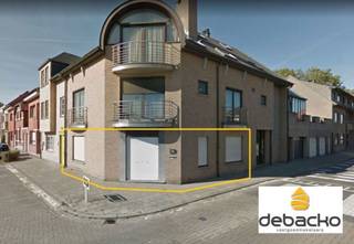 Handelspand op het gelijkvloers gelegen te centrum Essen vlakbij winkels, openbaar vervoer, scholen, enz. >>> Contacteer ons vandaag nog voor meer info, een bezichtiging en/of een GRATIS vrijblijvende schatting van Uw eigendom! Wij zijn telefonisch 7/7 bereikbaar 03/667 77 95 <<<