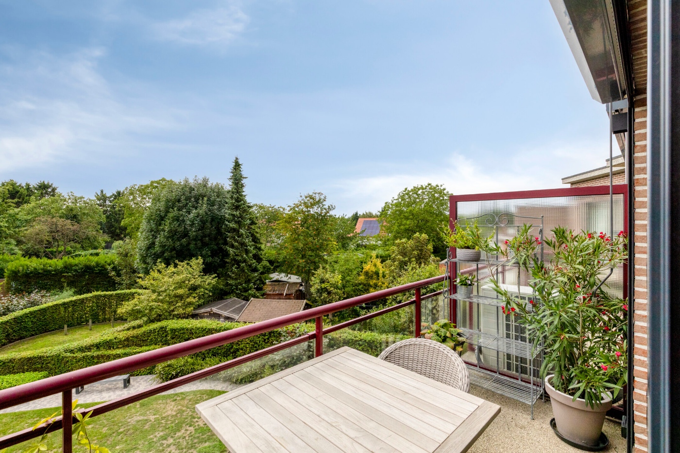 Volledig gerenoveerd 3-slaapkamerappartement met terras - foto 1