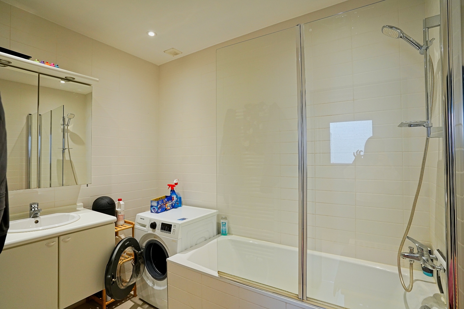 Betaalbaar gelijkvloers appartement op een toplocatie! - foto 5