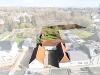 Te koop: authentieke woning in hoevestijl in Outer (Gentsestraat 115), op de stadsrand van Ninove, met grote tuin en uitstekende verbindingen. Deze...