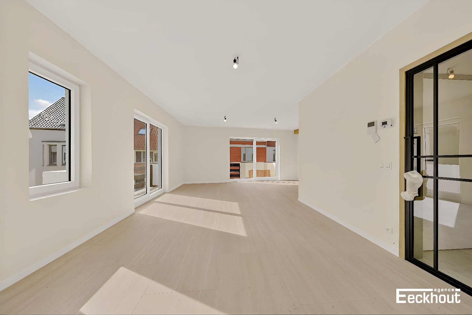 Prachtig gerenoveerd appartement met 2 slaapkamers en terrassen! - foto 3