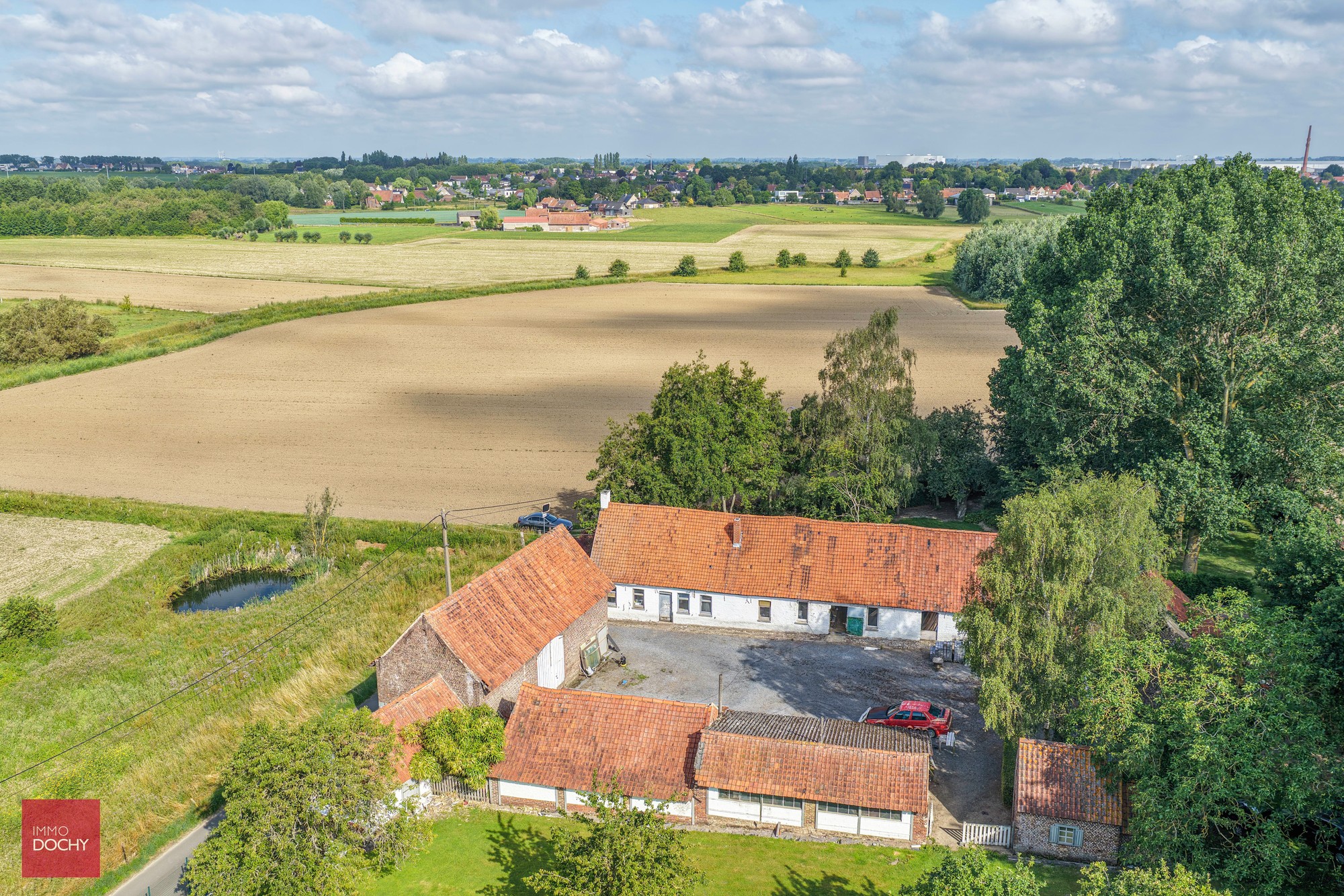 Volledig te renoveren hoeve met verschillende bijgebouwen - foto 2