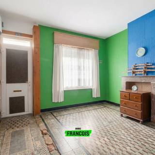 HALFOPEN BEBOUWING MET TUINOp een rustige ligging in Wielsbeke bevindt zich deze halfopen bebouwing met tal van mogelijkheden voor wie op zoek is...