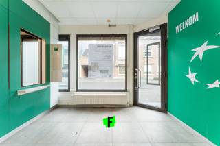 Gelegen in het centrum van Wingene, vinden we dit handelshuis terug op een perceel van 526 m², bestaande uit een kantoor van 220 m² op...