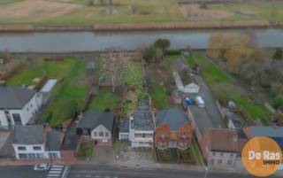 WICHELEN - Deze veelzijdige eigendom is gelegen op De Margote, in het centrum van Wichelen, op wandelafstand van winkels, openbaar vervoer, scholen...