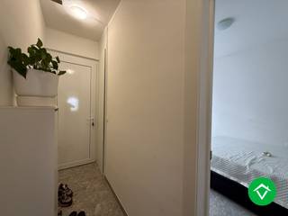 Deze woning is gelegen in het centrum van Roeselare, dit kortbij de Westlaan, de winkelstraat en vele andere noodzakelijke faciliteiten.De indeling...