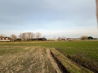 4 aanpalende percelen landbouwgrond (bouwland) op uitstekende ligging. De percelen zijn gemakkelijk bereikbaar. - LOT 1: 0078P0000: 2210 m²- LOT 2:...