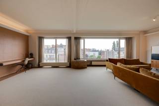 Ontdek deze exclusieve penthouse op de Belgiëlei, waar luxe, comfort en verfijnd Italiaans design samenkomen op een toplocatie tussen het...