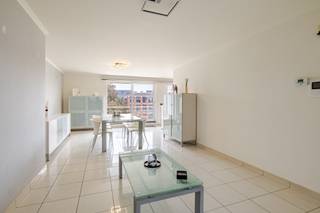 <p><span>Bent u op zoek naar een ruim en stijlvol appartement op een absolute topligging? Dan zal dit exclusieve duplex appartement van maar liefst 160 m² u ongetwijfeld weten te bekoren. Gelegen tussen het station en de Grote Markt combineert deze prachtige woonst een uitzonderlijke bereikbaarheid met het comfort van alle voorzieningen op wandelafstand. Winkels, scholen, restaurants en openbaar vervoer bevinden zich letterlijk om de hoek.</span></p><p><span> </span></p><p><span>Bij het betreden van het appartement wordt u verwelkomd in een royale en lichtrijke leefruimte waar grote raampartijen zorgen voor een aangename sfeer en een overvloed aan natuurlijk licht. De volledig ingerichte open keuken vormt het hart van de woning en sluit naadloos aan op de leefruimte, waardoor een ideale omgeving ontstaat om te genieten met familie en vrienden.</span></p><p><span> </span></p><p><span>Met drie volwaardige slaapkamers, een stijlvolle badkamer, een extra douchekamer, een praktische berging en twee afzonderlijke toiletten biedt dit appartement alle comfort en ruimte die een modern gezin of veeleisende koper zich kan wensen.</span></p><p><span> </span></p><p><span>Een absolute troef zijn de twee ruime terrassen, zowel aan de voor- als achterzijde van het appartement. Hierdoor geniet u op elk moment van de dag van zon, rust en een aangename buitenruimte om te ontspannen of gasten te ontvangen.</span></p><p><span> </span></p><p><span>Daarnaast beschikt u over een privatieve garage en een kelderberging, wat zorgt voor extra comfort, voldoende opbergruimte en een zorgeloze parkeermogelijkheid.</span></p><p><span> </span></p><p><span>Een uitzonderlijk appartement waar ruimte, licht, comfort en een centrale ligging perfect samenkomen. Een unieke kans voor wie op zoek is naar een exclusieve woonbeleving in het hart van de stad.</span></p><p><span> </span></p><p><span>Voor meer informatie en/of een bezoek, contacteert u Didier op het nummer 0476/ 73. 17. 99.</span></p><p><span> </span></p><p><span> </span></p>