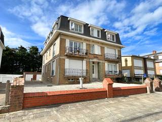 Tof hoekappartement met 3 slaapkamers, vlakbij het strand van Zeebrugge.Het appartement werd recent vernieuwd en geniet van een energetisch A-label...