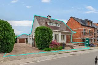 Karaktervolle gezinswoning met garage en ruime kelder (60m²) met een aparte ingang, te Essen dichtbij het centrum van Essen. Deze woning omvat...