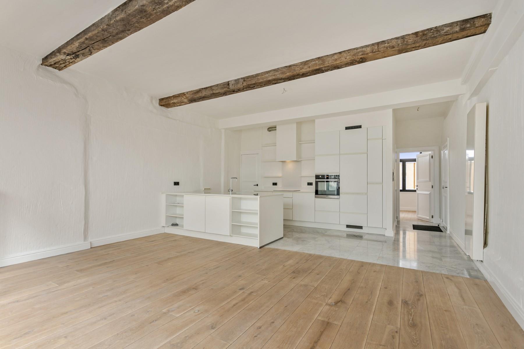 Totaal gerenoveerd LUXE appartement met stadstuin - foto 4