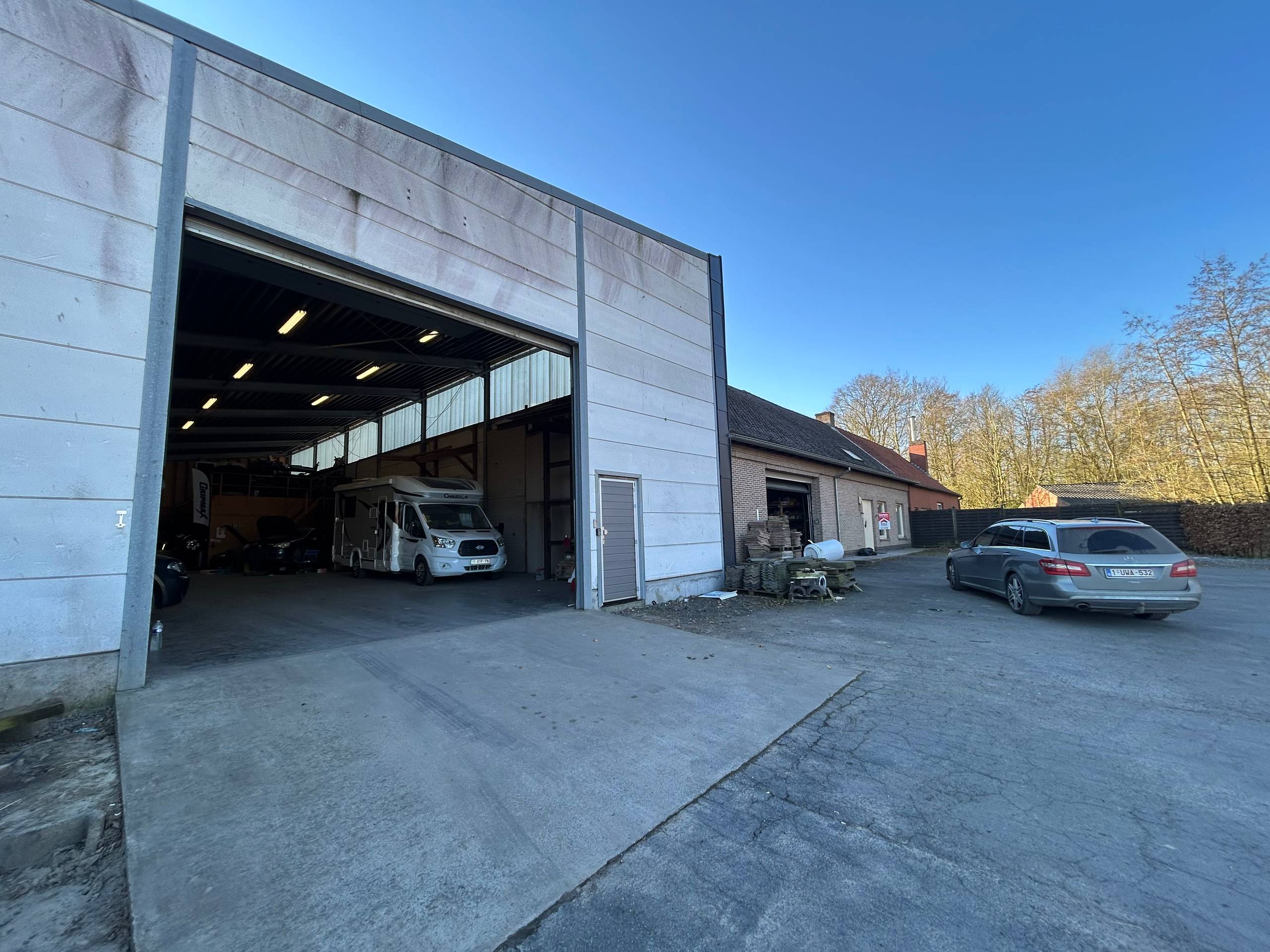 Woonst met loods (475 m²-nijverheidszone) en garage (160 m²) - foto 5