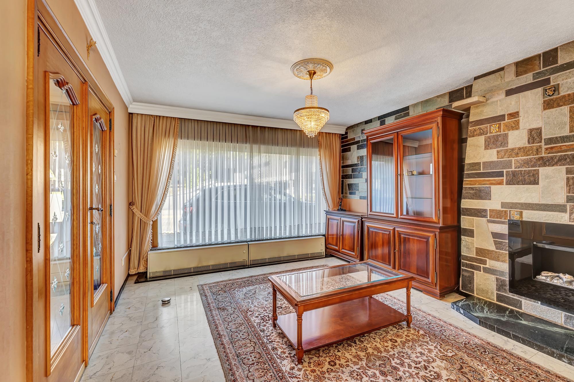 Robuuste woning met ruime garage en tuin - foto 4
