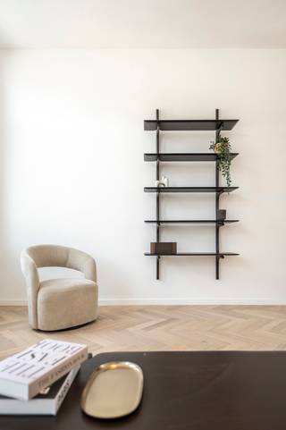 Gelegen in een rustige straat vlakbij het bruisende centrum van Antwerpen, vindt u dit prachtig gerenoveerde duplex-appartement in een...