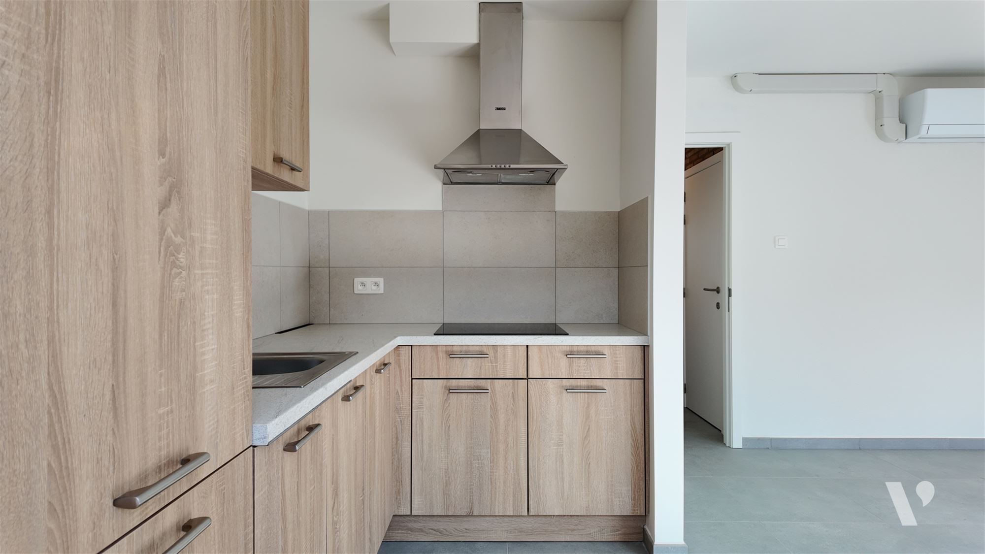 Volledig vernieuwd appartement; 2 slaapkamers en garagebox - foto 2