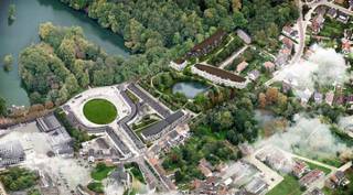 <p>Welkom bij Panquin, een uitzonderlijk project dat het historische centrum van Tervuren naadloos verbindt met het prachtige Park van Tervuren. Een unieke locatie waar geschiedenis, natuur en modern comfort samenkomen.</p>

<p><span>Ontdek deze zeldzame opportuniteit op een strategische locatie met veel passage en een ruime vitrine. Dankzij de uitstekende verbindingen met het openbaar vervoer, Leuven en Brussel geniet u van optimale bereikbaarheid.</span></p>

<p>Deze volledig instapklare commerciële ruimte van 137 m² biedt talloze mogelijkheden. Of u nu een kantoor, praktijk of ander commercieel concept plant, dit pand vormt de perfecte basis om uw visie te realiseren. Grote ramen zorgen voor overvloedig daglicht en een open, uitnodigende sfeer. Bovendien beschikt het pand over een volledig geïnstalleerde keuken.</p>

<p>De ruimte is niet alleen royaal, maar ook praktisch ingedeeld en beschikt tevens over één parkeerplaats in het gebouw.</p>

<p>De ligging aan de ingang van het park en in het hart van Tervuren garandeert een exclusieve setting waar rust, klasse en bereikbaarheid samenkomen.</p>

<p> </p>

<p>&amp;#128197; Beschikbaar vanaf december 2025</p>

<p>&amp;#128222; Voor meer informatie: +32 472 550 797</p>

<p>&amp;#128231; peter.vanzegbroek@era.be</p>