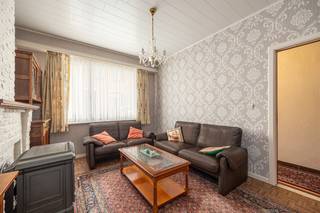 Gelegen in een rustige straat te Burcht, op wandelafstand van openbaar vervoer en met vlotte verbinding naar invalswegen, vind je deze woning.Via de...