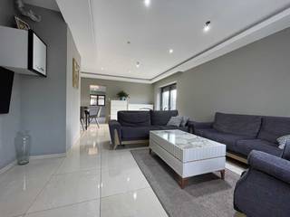 Deze halfopen bebouwing is gelegen in de gezellige wijk van de eerste cité te Winterslag, Tuinwijk West.Het gelijkvloers omvat een woonkamer, een...