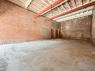 CASCO MAGAZIJN OF ATELIER VAN 138 M², ideaal voor wie op zoek is naar een functionele ruimte met karakter. Deze plek biedt talloze mogelijkheden...