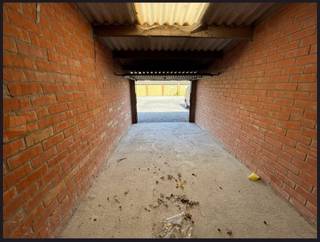 In de Scharebrugstraat 171, op wandelafstand van het centrum van Blankenberge, treffen we dit garagecomplex aan. de garage werd voorzien van een...