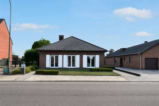 Welkom in deze charmante woning gelegen in het pittoreske Vorselaar. Met een bewoonbare oppervlakte van 166m² op een royaal perceel van 1167m²,...