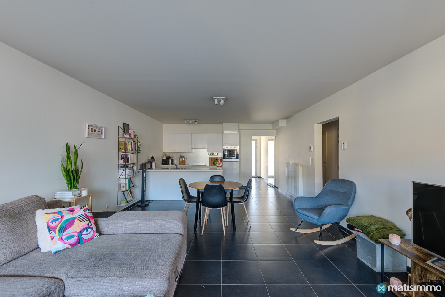 INSTAPKLAAR APPARTEMENT MET 2 SLAAPKAMERS EN AUTOSTAANPLAATS IN HET CENTRUM VAN BILZEN - foto 5