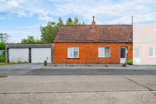 Située dans un cadre calme et agréable à Villerot, cette maison unifamiliale à rénover est implantée sur une vaste parcelle de 44 ares.Le...