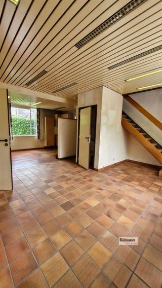 Rustig gelegen woning in aangename woonwijk met twee slaapkamers. De woning is op te frissen, maar heeft veel mogelijkheden. Zo kan van de zolder nog...