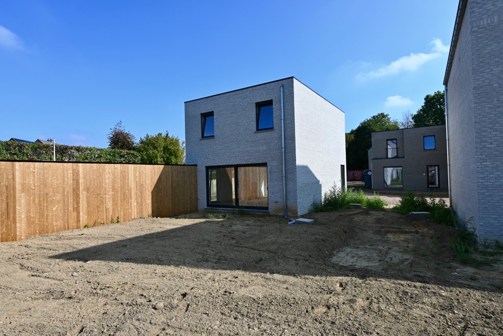 Nieuwbouwwoning in centrum Broechem met 3 slaapkamers ! - foto 2