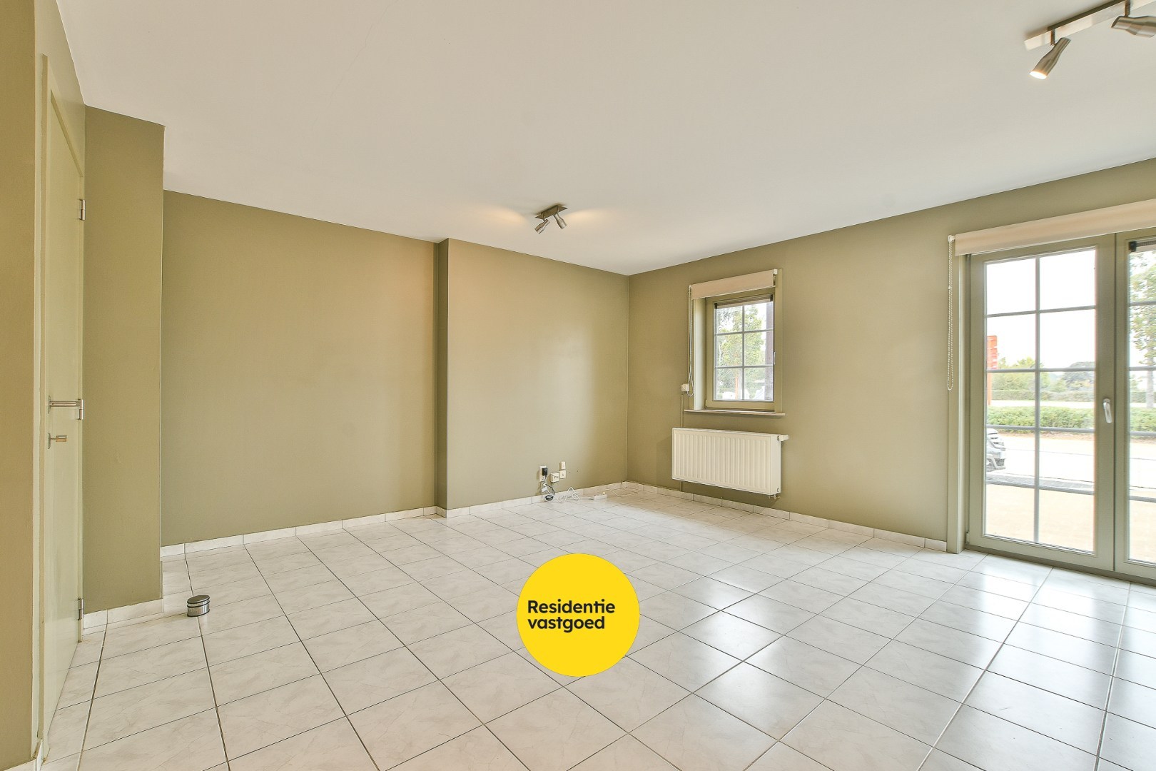 Modern gelijkvloers appartement met 2 slaapkamers– op slechts 500m van strand en zee! - foto 5