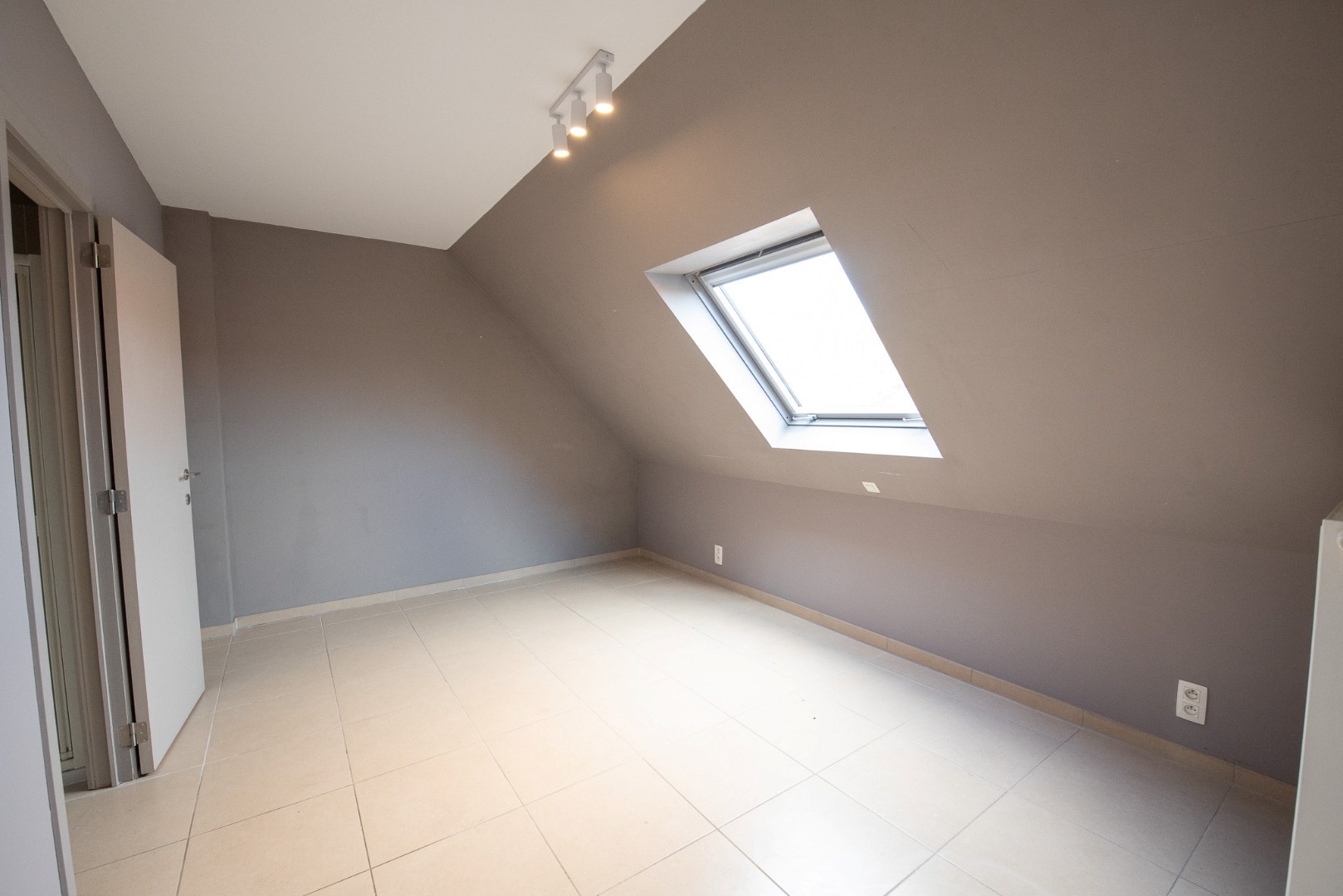 Lichtrijk duplex-appartement op een schitterende ligging in Centrum Waregem met garage! - foto 4