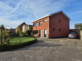 IN OPTIEInstapklare open bebouwing in Malle met 3 ruime slaapkamersDeze open bebouwing biedt een comfortabele en ruime thuis, vlot bereikbaar en op...