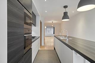 Ontdek dit ruime en instapklare huis met een bewoonbare oppervlakte van 220m² in Deurne. Dit huis combineert hedendaags wooncomfort met een...