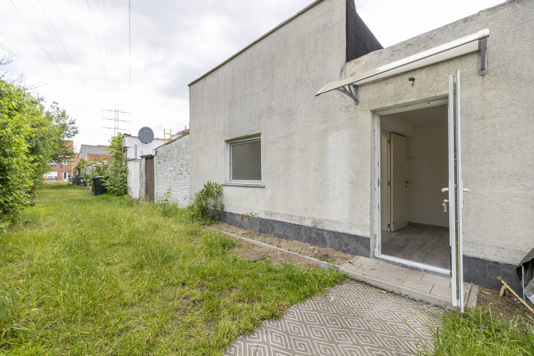 Ruime woning met 5 slpk, 2 badkamers en veel potentieel - foto 5