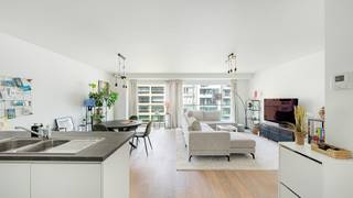 Recent en knap appartement gelegen op de mooi vernieuwde boulevard van Heist-aan-Zee, vlakbij het Heldenplein en het strand. Alle winkels en...