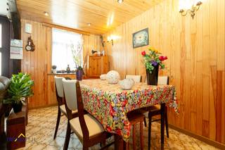 Deze eengezinswoning met een bewoonbare oppervlakte van 95m² bevindt zich op een perceel van 1are61ca en is gelegen aan de legendarische Muur...