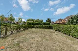 Op een goede locatie nabij het centrum van Heist-op-den-Berg bevindt zich deze leuke woning met 3 slaapkamers, tuin, dubbele garage en...
