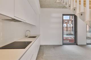 <p><span>Nieuwbouw woningen in Antwerpen </span></p><p><span> </span></p><p><span>Bent u op zoek naar de perfecte plek om te wonen of werken in Antwerpen? Zoek niet verder!</span></p><p><span> </span></p><p><span>Van de 4 woningen hebben er 3 een privatieve tuin. Deze functionele woningen zijn voorzien van alle comfort. Een gezellige leefruimte en veel lichtinval en open keuken, een badkamer met inloopdouche, spoelbak en toilet en 2 ruime slaapkamers. Alle woningen zijn voorzien van vloerverwarming. </span></p><p><span> </span></p><p><span>Mogelijkheid tot het huren van een ondergrondse autostaanplaats en/of berging.</span></p><p><span> </span></p><p><span>Woningen:</span></p><ul><li><span>woning 1: 2 slpk, 81m², €1050</span></li><li><span>woning 2: 2 slpk, 83m², 110m² tuin, €1150</span></li><li><span>woning 3: 2 slpk, 110m², 30m² tuin, €1250</span></li><li><span>woning 4: 2 slpk, 105m², 29m² tuin, €1250</span></li></ul><p><span> </span></p><p><span>Troeven:</span></p><ul><li><span>Lift</span></li><li><span>Vloerverwarming</span></li><li><span>Zonnepanelen</span></li><li><span>6 maanden gratis Fiber internet</span></li><li><span>Fietsenbergingen</span></li></ul><p><span> </span></p><p><span>Ons project ligt in het hart van Antwerpen, waardoor u toegang heeft tot alle voorzieningen, winkels, restaurants, scholen, openbaar vervoer,....</span></p><p><span> </span></p><p><span>Neem vandaag nog contact met ons op om uw interesse te tonen, vragen te stellen of een bezichtiging te regelen.</span></p><p><span>Voor meer informatie en prijzen, neem contact met ons op 03/283 06 06 of <span>info@reant.be</span></span><span> en bezoek onze website op <span>www.reant.be</span></span><span> </span></p><p><span> </span></p><p><span> </span></p><p><span> </span></p><p><span> </span></p>