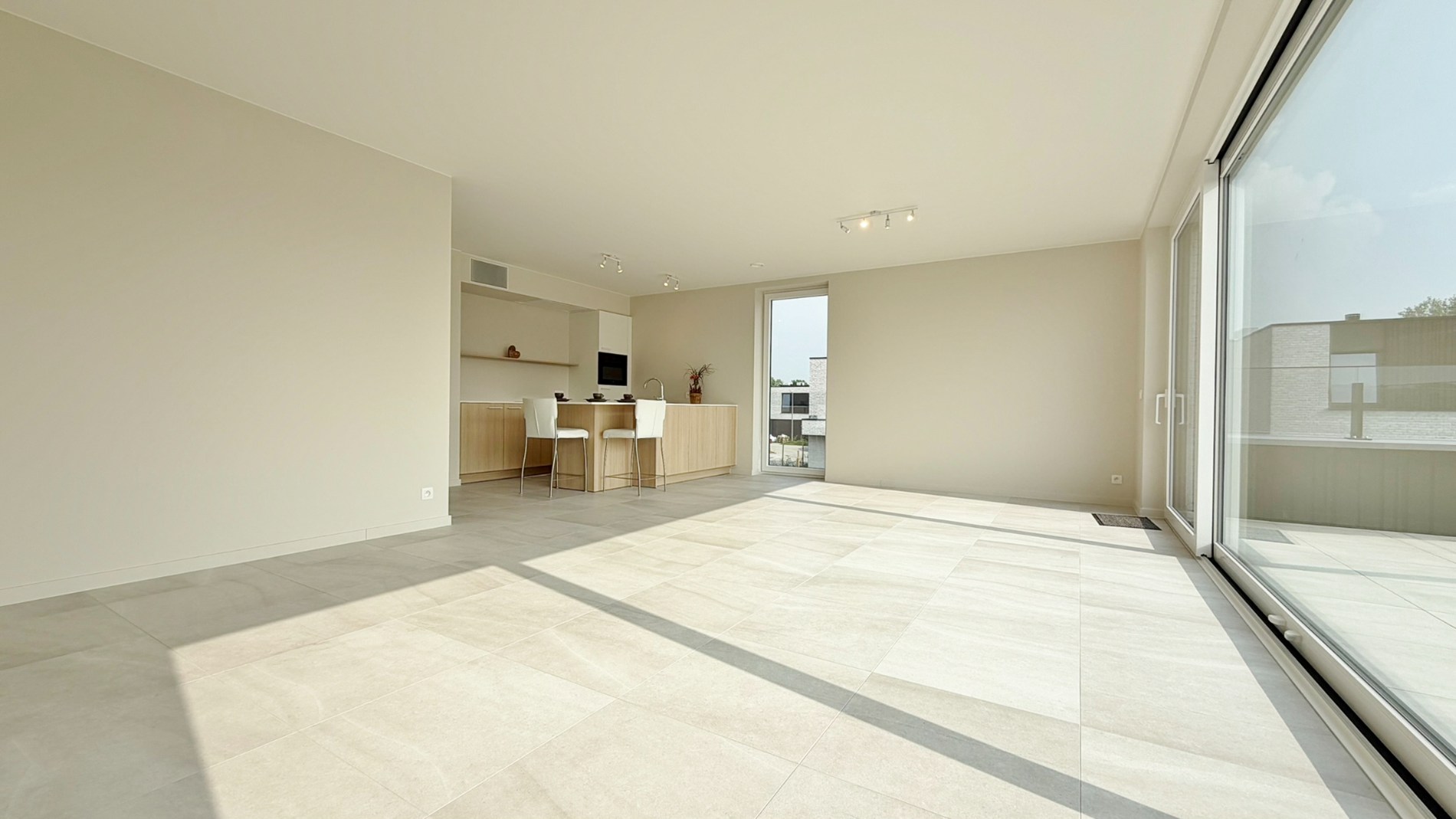 Lichtrijk appartement in een rustige, groene omgeving met groot terras en carport. - foto 4