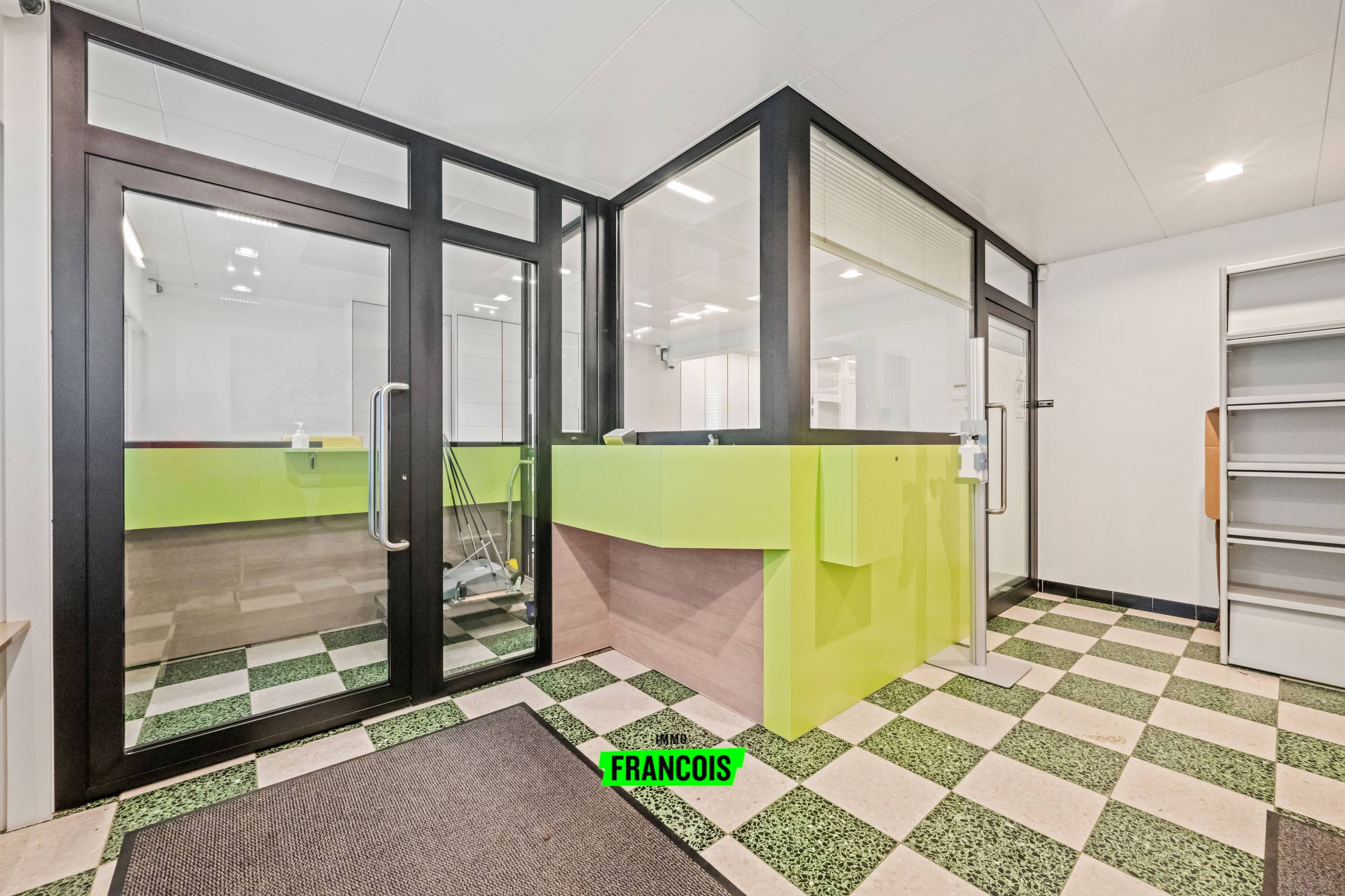 Handelsruimte op toplocatie nabij centrum Oostende. - foto 3