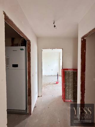 <div>
<div>
<div>
<div>
<div>
<div>
<div>
<div>
<div>
<div>
<h3>Ruime duplex appartement met 3 slaapkamers en 2 parkings</h3>
<p>💡 <strong>Aankoop aan 6% btw mogelijk, mits voldaan wordt aan de voorwaarden.</strong></p>
<p>Ruime en lichtrijke duplex appartement met een <strong>NETTO bewoonbare oppervlakte van maar liefst 107 m²</strong>.</p>
<ul>
<li><strong>3 slaapkamer </strong></li>
<li><strong>Terras 16 m²</strong></li>
<li><strong>2 parkings</strong></li>
</ul>
<p>Dankzij de doordachte indeling geniet u hier van een aangename, open en comfortabele woonbeleving.</p>
<p>Extra troef: bij het appartement horen <strong>2 privatieve parkeerplaatsen</strong>, zijnde <strong>parking P2 (met laadpaal) en P7</strong>.<br /><br />Prijs appartement + 1 staanplaats P2 = 320.000€ (excl. kosten) + P7 = 9000€ (excl. kosten).</p>
<p>Een ideale woonopportuniteit voor gezinnen, koppels of investeerders die op zoek zijn naar ruimte, functionaliteit en comfort.</p>
<p><strong>Interesse? Contacteer ons voor meer informatie of een bezoek ter plaatse.</strong><br />☎ 050 33 59 03<br />✉ info@yess-vastgoed.be</p>
</div>
</div>
</div>
</div>
</div>
</div>
</div>
</div>
</div>
</div>